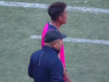 比赛有输赢,友谊可长存。热爱足球的薪薪之火亦可在城市间的交流中燃烧!中国足球加油!
#体育精神 #镇江 #永州 #足球 #友谊赛