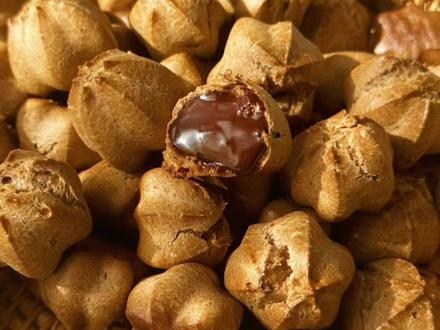 迷你巧克力小泡芙~一口爆浆,太好吃了!!!#治愈系美食 #抖音美食创作者 #巧克力小泡芙 #迷你泡芙