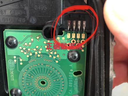 大众斯柯达全系车型搭载EA211发动机的车型,仪表发动机故障灯,防侧滑灯点亮,读取故障码p0222,电子节气门传感器2信号太小,果断更换节气门!