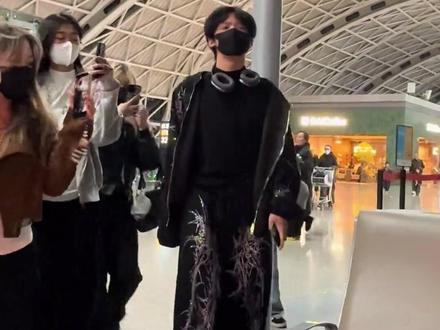 张奕然:比照片先到的是巴掌 #张奕然 #TF家族四代 #私生 #路透 #养成系