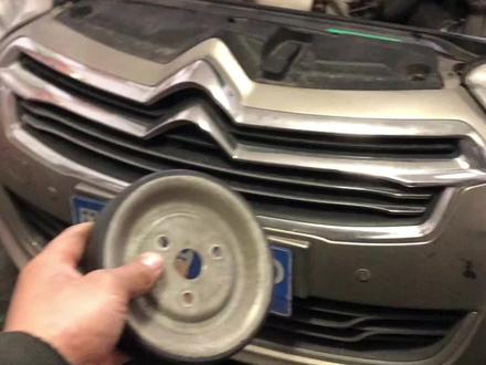 雪铁龙C4L1.6T漏防冻液,更换水泵#雪铁龙 #凡尔赛c5x #法系车 #标致 #汽车保养与维修