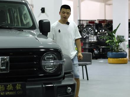 灰色坦克300更换TRO-R04压黑色轮毂,搭配黑熊285MT轮胎,看看上车效果是你想要的嘛?#坦克300 #硬派越野 #你值得拥有