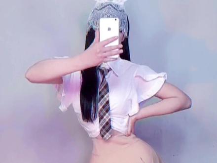 快艾特你腿最长的臭宝来拍#变装 #御姐#女友跪