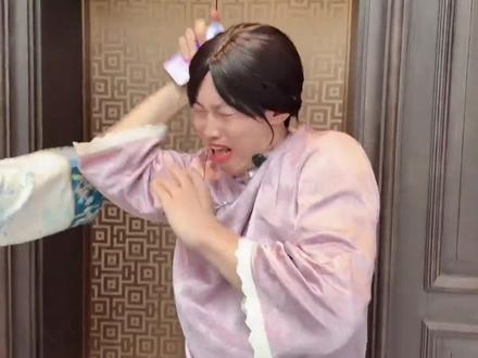 不是紫薯精,你居然早上过春晚了! #紫薯精 #周小闹 #网红 #万万没想到 #春晚