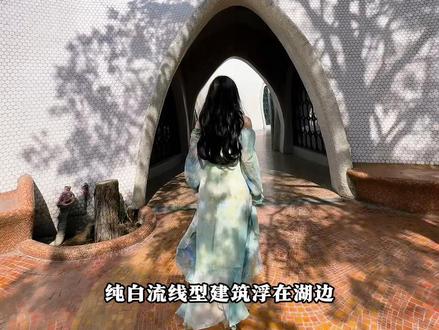 闯进这片童话般的小镇,昆明周边的宝藏遛娃地,凤龙湾也太美了#凤龙湾 #昆明周边游 #云南旅游攻略 #假期遛娃好去处 #旅行攻略