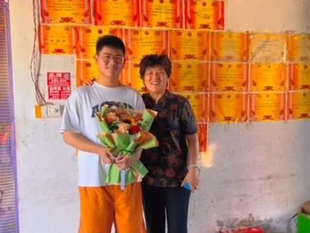 泗县三中高考中考双状元,
可喜可贺🎉可喜可贺🎉🎉🎉🎉