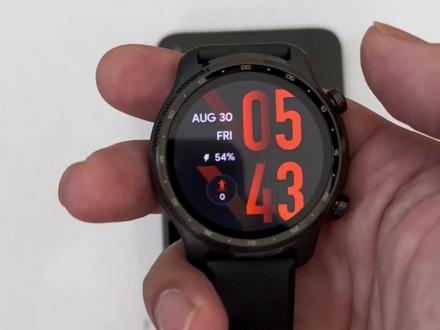 智能手表用手机下载软件
1:手机下载wear os 工具箱
2:手表-设置-系统--关于-按7下(版本号)打开开发者选项
3:手表连接跟手机同一个Wi-Fi (要2.4的不要用5g)
4:进入开发者选项,打开ADB调试,打开 通过WLAN调试。
5:手机打开wear os 工具箱,输入手表WLAN调试里面192开头的连接确认。