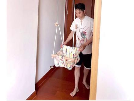 给宝宝在家里安个秋千,爸爸有心了😘😘😘安装秋千方法已奉上#母婴好物 #天使宝宝养成记