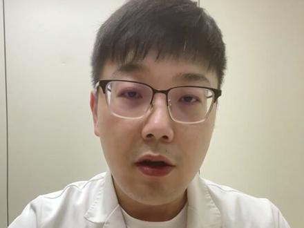痘痘反反复复好不了,单用药膏没什么用,口服它三个月和痘痘说拜拜,不过注意副作用哦!#dou来关爱女性健康 #痘痘 #科普 #异维A酸 #樊哥撩皮肤