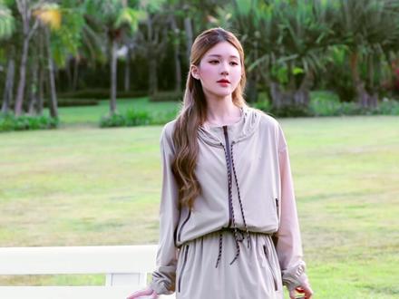 VLOG📷露思x茉寻MOUTION在三亚的阳光下相遇💜🌞💜🌞
一股舒展开来的生命力,在三亚的海风里,让我们一起开启追光向阳模式🌞
随心所欲,随时茉寻。
anytime in MOUTION.
#赵露思茉寻全球品牌代言人
#防晒穿搭新思露
#茉寻MOUTION
#茉寻防晒衣
#轻户外穿搭
#抖音电商超级品牌