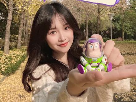 蹄问|巴斯光年的原型是谁?#迪士尼 #潮玩 #巴斯光年 #dou出新知 #王嘉尔 #冷知识 #冷知识大全 #玩具总动员