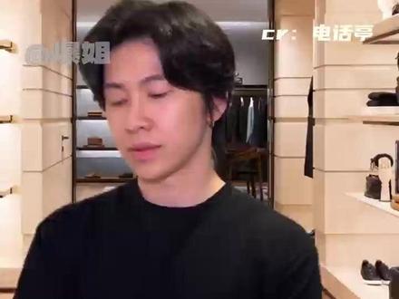 电话亭:这些美术生终于上当了!#美术生 #搞笑 #同人 #電話亭 #微表情
