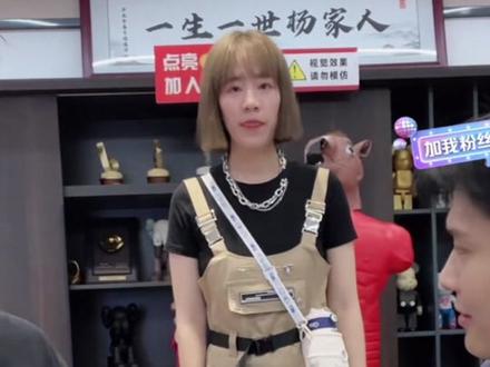 大杨嫂怀孕了,肚子又大又圆,各位有经验的宝妈,来猜猜是男孩概率大,还是女孩概率大呀!#大杨哥 #大杨嫂#小杨哥直播回放 #萌娃 #好物推荐 #保温杯