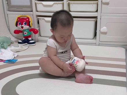 #人类幼崽 #萌娃 #你们家宝宝这样吗 #原谅我不厚道的笑了 #萌娃日常
粑粑麻麻要被笑死掉了,哈哈,穿不上鞋子急眼了😂😂
@轻歌与酒💋 @DOU+小助手 @抖音创作灵感 @抖音小助手