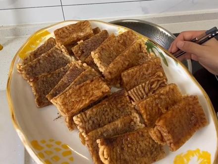 邯郸特产皮渣,媳妇一煎一捣,太好吃了,小时候的味道~#vlog日常 #美食vlog #日常做饭 @DOU+小助手