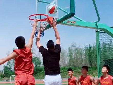 篮球🏀中锋内线要位和接球技术教学之三十一