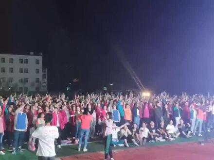 铁力市一中高三毕业前师生演唱会