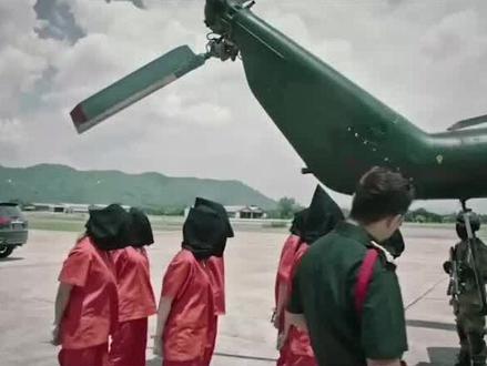 直升机坠落荒岛,女囚被当地土著胁迫,族长的要求更变态,国产片 #女囚