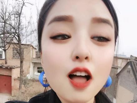 哪村都没这样的人,三五个妇女做一群,东家长,西家短,谁家媳妇不洗碗。