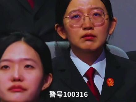 12月4日“国家宪法日”,由中央依法治国办、司法部、全国普法办和中央广播电视总台共同主办的《宪法的精神 法治的力量——2025年度法治人物》宣传活动,在中央电视台播出,银川市公安局民警杨春华荣获“2025年度致敬英雄”荣誉。(来源:宁夏法治报)#宁聚正能量 #2025年度致敬英雄 #杨春华 #文明宁夏随手拍