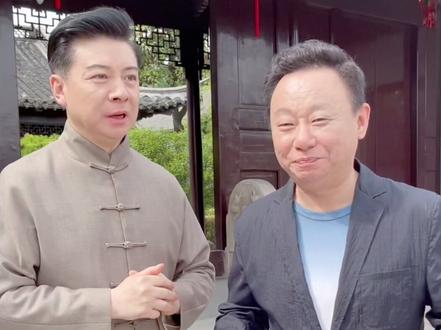 前段时间与邵峰先生邂逅于梅大师故乡!更让我吃惊他能唱旦角👍@邵峰