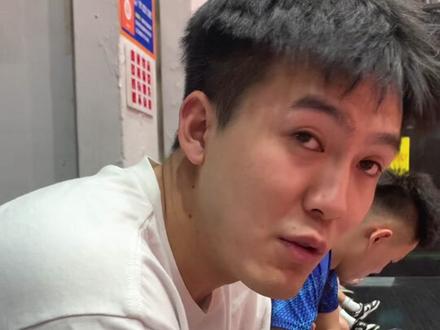 当CBA球员@rocky77 遇上CUBA球员@邹伟豪_ ,谁更厉害呢?#篮球 #CBA#黄荣奇#邹伟豪 #无兄弟不篮球