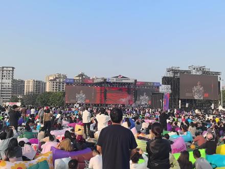 谁喜欢这位特殊调调歌手的🤣#中山草莓音乐节 #龚琳娜