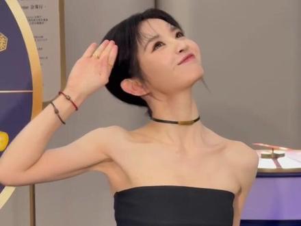 #田曦薇 甜妹小田小猫敬礼,谁发明的这个小玩意儿🫡#周生生