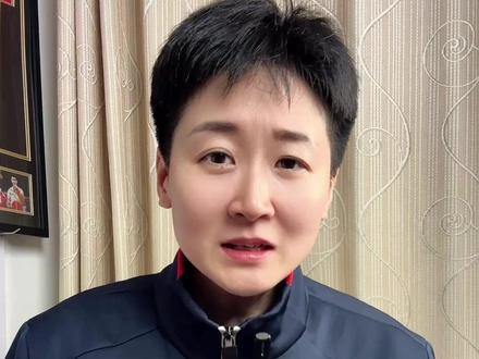 一天两次让二追三!谁还敢质疑第五人? 伦敦世乒赛男团决赛,梁靖崑在0-2落后、全网心都提到嗓子眼的绝境下,再次上演“让二追三”逆转张本智和!一天之内两次从地狱爬回顶峰,这就是中国男乒最硬的底牌。别再说大胖是凑数的了,今天咱们就着这口恶气聊聊:这“最强第五人”,到底有多豪横
#梁靖崑 #张本智和 #伦敦世乒赛 #国乒男团 #最强第五人