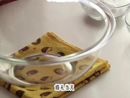 《抱错退婚》长篇版~一次看个爽系列,原文已完结#请勿高攀 请勿高攀后续 #周思远 周思远后续#周思远梁悦儿江晚 周思远梁悦儿江晚后续 周思远梁悦儿江晚小说 #他要高攀 他要高攀后续 梁悦儿 江晚 #不用退婚 不用退婚后续 小说 推文 爽文 每日推荐 今日推文
婚礼当天,失踪大半个月的未婚夫牵着我家保姆女儿的手让我退婚。我有点好笑:「我的新郎本来就不是你,退哪门子的婚啊?」他估计还不知道,他是出生时被抱错的,根本不是黎家的真少爷。我联姻的对象早已换成了最近回归的黎家真少爷,周司远。我婚礼这日。现场宾客如云,热闹非凡。教堂的门忽然被推开,门口站的那位,噢,是我那失踪了大半个月的未婚夫黎颂。他牵着我家保姆女儿的手走进来,而且她也穿着婚纱。