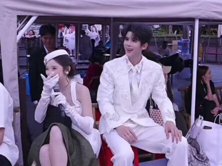 从籍籍无名到功成名就
陪伴彼此走了很多路#龙浩天#龙浩天妹妹#峻伊#cp#热门