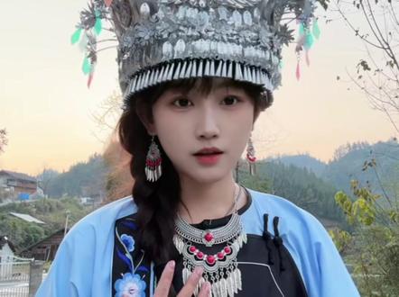撒西不理之湘西欢迎你。#撒西不理哒呐方言版 #撒西不理 #翻唱 #抽象 #苗疆少女