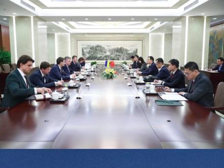 中乌外交部政治磋商在北京举行