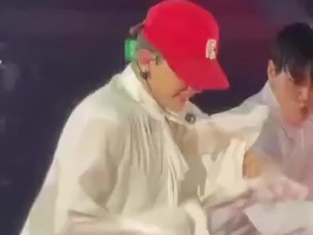 是什么多大才能看见权志龙跳刀马又唱who you #权志龙#GD#刀马#权志龙见面会#kpop