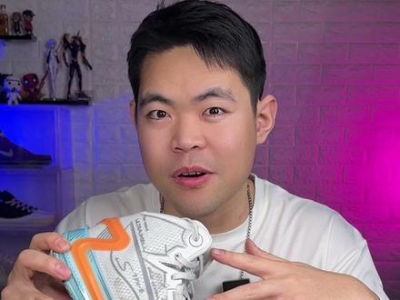 球鞋千千万,谁是你的Number one? 卢卡1 不贴地但很稳;巴特勒2、强度高也灵活;狂潮5Pro,专为打法像欧文的兄弟设计;利刃4,球场万金油#学生运动装备 #抖音篮球合伙人 #篮球鞋推荐 #打篮球 #开学必备单品