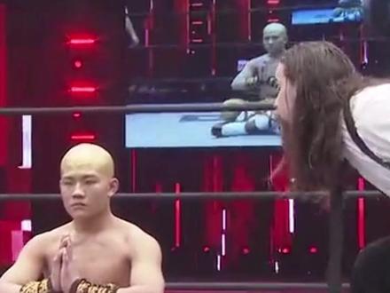 少林小金刚暴打嚣张美国选手 #摔角 #格斗