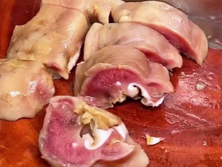 腊猪头直接水煮都美味
#家常美食 #腊猪头 #猪头肉 #腊味 #教做菜