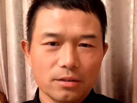 #2022dou来钓鱼 #钓鱼 #钓鲢鳙 #邓刚 讲解钓鲢鳙有餐条闹窝不用担心,说明鱼愿意开口吃饵。要加大频率继续抽窝,等鲢鳙进窝了餐条就走了。鲢鳙口比餐条口动作要大很多。