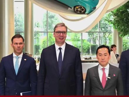 总统试驾小米汽车直呼买不起,雷军在线接梗回复#武契奇试驾小米汽车#高情商回应#雷军接梗回应