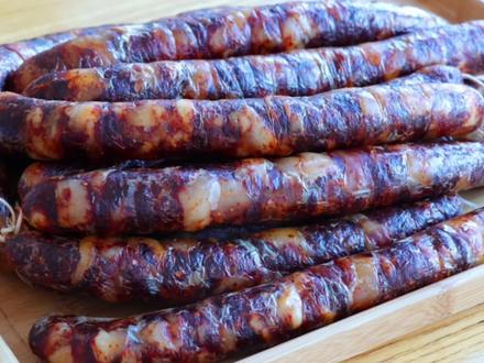 10斤猪肉做的麻辣大香肠,配料做法简单好吃,麻辣鲜香,趁现在猪肉价还能自由动手试试~#麻辣香肠