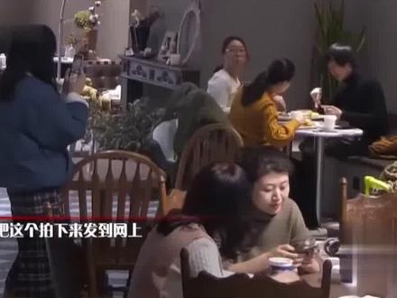 #哺乳 年轻妈妈公共场合哺乳被录视频,“我要发到网上!”众人纷纷起身应援!@抖音小助手