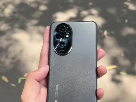 荣耀200上市也就是去年五月,一年时间了,使用这款机型的用户感觉如何呢?#数码科技 #荣耀200 #荣耀200pro #荣耀手机 #magicos9.0