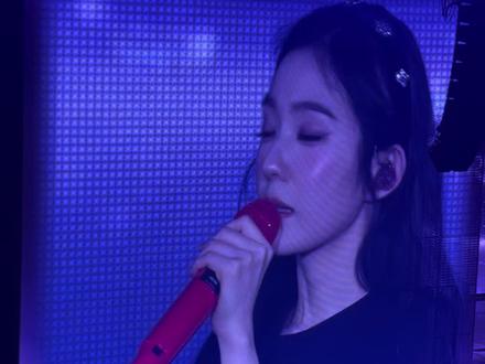 一滴泪的重量只取决在谁的心里…… 裴珠泫我真的不喜欢看你哭……
#redvelvet #裴珠泫