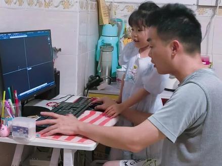 五岁萌娃居然教爸爸画CAD 小楠瓜问她爸爸能不能学会CAD,这都手把手教起来了,要被她萌翻了!#萌娃#CAD#亲子互动#小楠瓜日常#人类幼崽