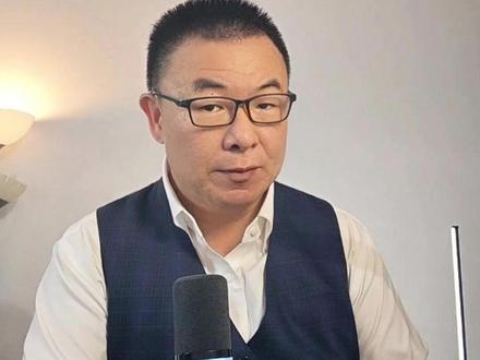 狗自己跑出家门,主人就无责? 百万网红黄一鸣因家中宠物犬离世情绪失控,疏于看管导致另一只狗狗未牵绳出门冲撞路人,与上前护妻的路人发生争执。争执中她扬言用网红流量曝光对方,引发全网热议
#黄一鸣 #公共规则 #紧急避险 #文明养犬 #慕容律师