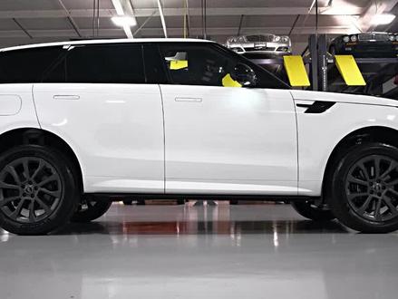 2023款路虎揽胜运动,他的对标车型到底是什么?#dou是好车 #路虎 #路虎揽胜 #路虎揽胜运动