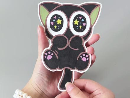 一分钟自制罗小黑无料小机关教程来啦 前几天才入坑罗小黑就深深爱上了,所以就用小黑作为今年的最后一个视频吧!图案可以换成任何自担自推哦,发挥你的想象力一起做吧#立体书 #立体书制作 #立体书机关 #立体书教程 #二次元