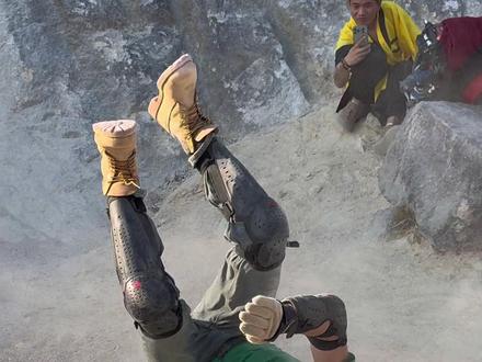 山猫s新品体验 检验动力、检验质量的体验环节来了!新品山猫s只有骑上去才能感受到它给你带来的震撼。近期想入手一辆电动独轮车的你,不要再犹豫了,首批优惠1000,到手17800!#山猫s全地形越野减震独轮车