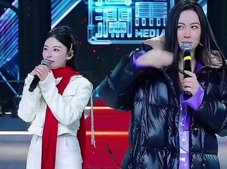 #优秀的豚豚小公主#师父的骄傲 一首师父的歌:熠熠的光@🌈唐艺(今晚7点海澜飞马梦想舞台) @唐艺起去远方 @豚豚🐬小公主(2月3号下午一点年货节)