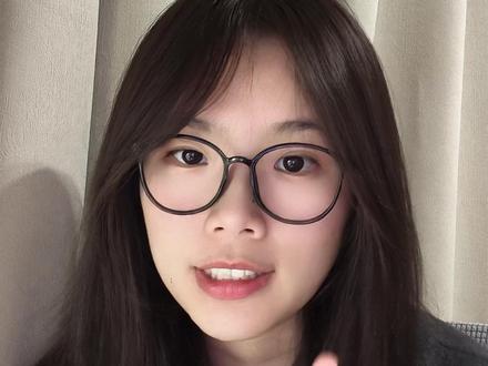 大学生必看!一招搞定水课PPT,告别汇报焦虑 如果你也跟我一样刚上大学还苦恼于各种水课汇报ppt制作的话,给大家分享一个我最近刚get的小技巧——直接用🫘包一键生成ppt。
像我最近上课需要完成一个大学生消费观与理财的课堂展示,给它一个指令,不到一分钟就生成了一个排版专业、配色协调、字体美观ppt,在这个基础上对ppt进行修改,比我们平时费尽心思总结内容、找合适的ppt模板都省时高效了特别多。
用豆老师制作ppt,就不用在水课的课堂展示上耗费过多的时间和精力了,直接提高生产力,让我们能把更多心思放在更重要的专业课学习上~#人类对豆包的开发不足百分之一 #三分钟生成PPT #干货分享 #经验分享 #PPT制作